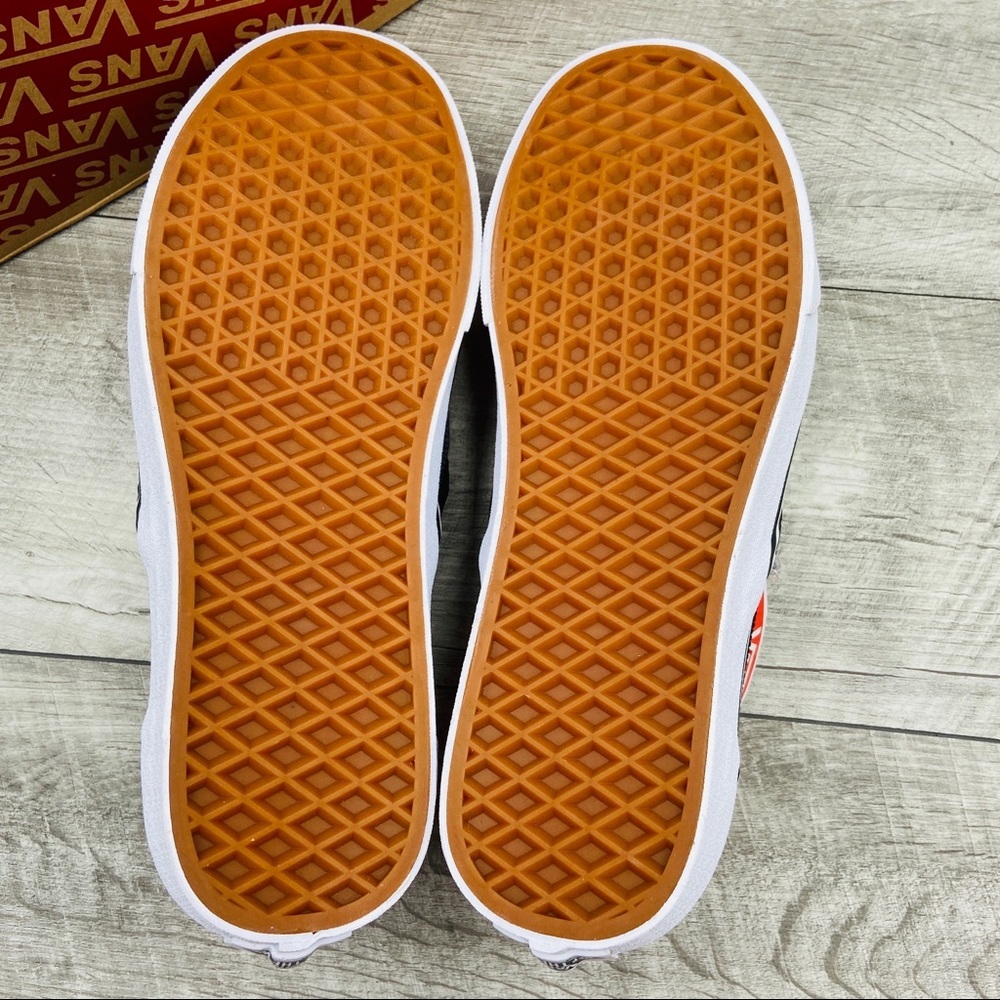 NWT Vans Classic Slip-on Suiting - Picture 4 of 6